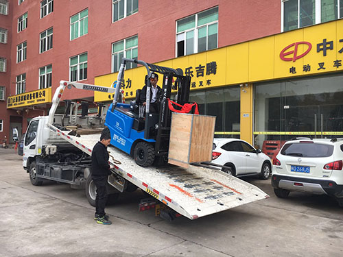 廈門電動叉車公司,銷售比亞迪電動叉車2.5噸一臺